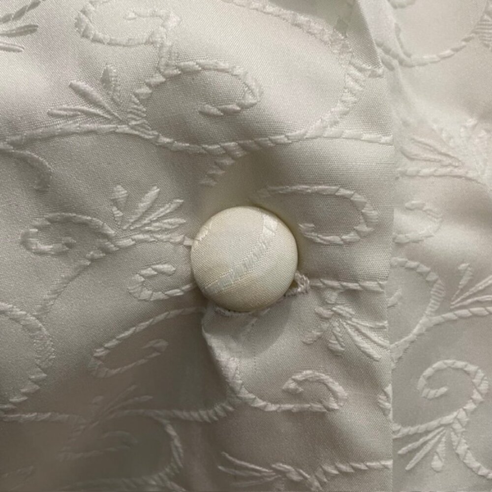 Vintage Ariel Late 80's Ivory Robe/House Coat with Scroll Pattern - Picture 7 of 9